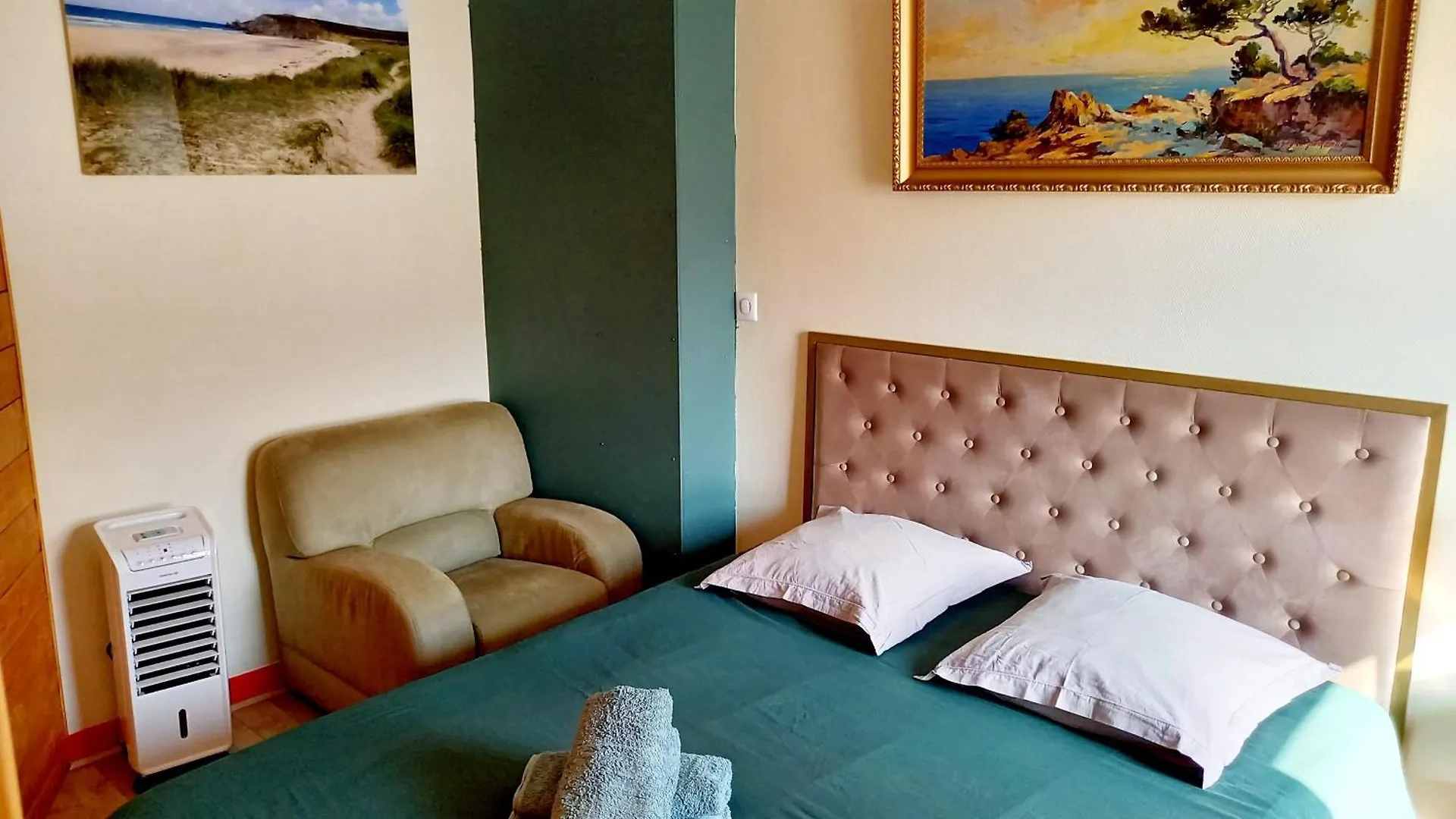 רואן La Rochette Studio Et Appartement Avec Jacuzzi Rooftop Balcon Cour Interieure דירה